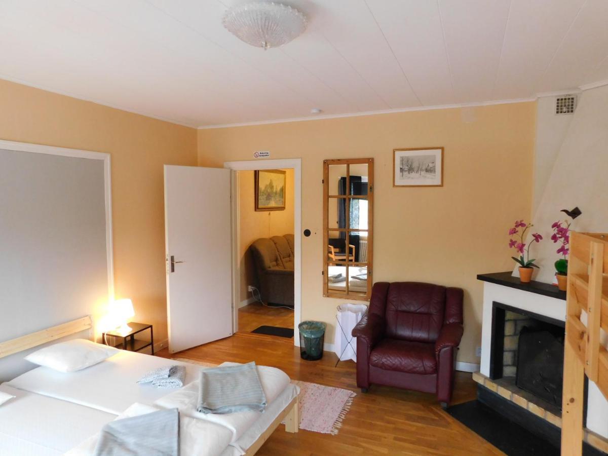 Solgarden Vandrarhem Hostal B&B Blackstad Extérieur photo